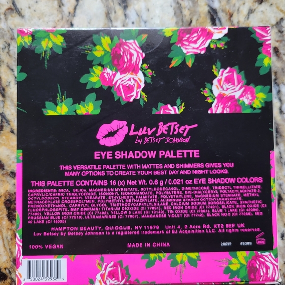Betsey Johnson Mascara & Eyeliner kit and eyeshadow pallette BNIB DUO - Picture 3 of 12